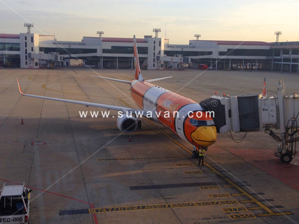 เครื่องบินโบอิ่ง Boeing 737-800 ของนกแอร์ นกส้ม